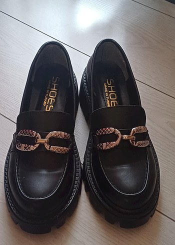 Siyah Deri Yılan Desenli Tokalı Kadın Loafer