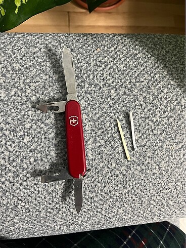 Beden kırmızı Renk VICTORINOX Recruit 0.2503