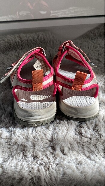 37 Beden Decathlon Quechua Sandalet