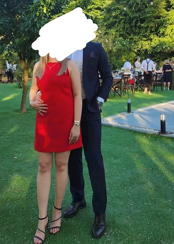 Kırmızı Parlak Midi Sıkı Kesim Elbise