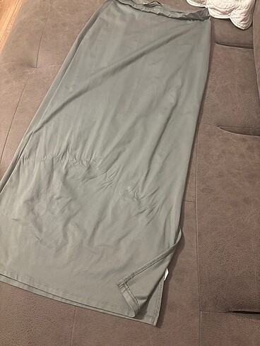 bershka saten midi yırtmaçlı yeşil etek