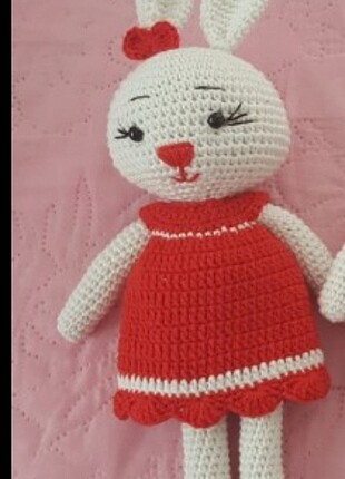 Amigurumi elbiseli tavsan