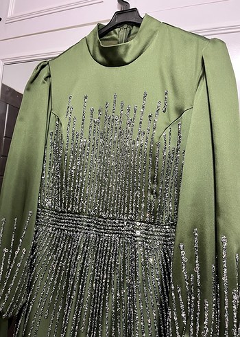 Uzun Kollu Yeşil İşlemeli Abiye Elbise - Görsel 3