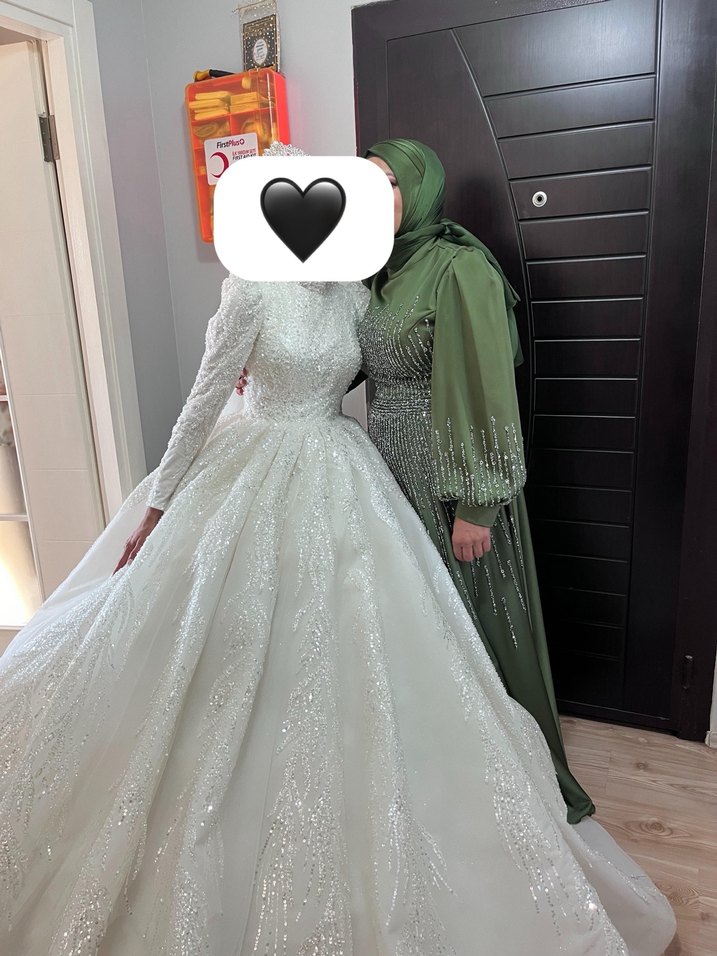 Uzun Kollu Yeşil İşlemeli Abiye Elbise - Görsel 4