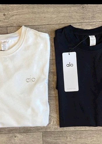 Alo yoga Kadın Siyah beyaz ekru   Kısa Kollu Tişört - Görsel 2