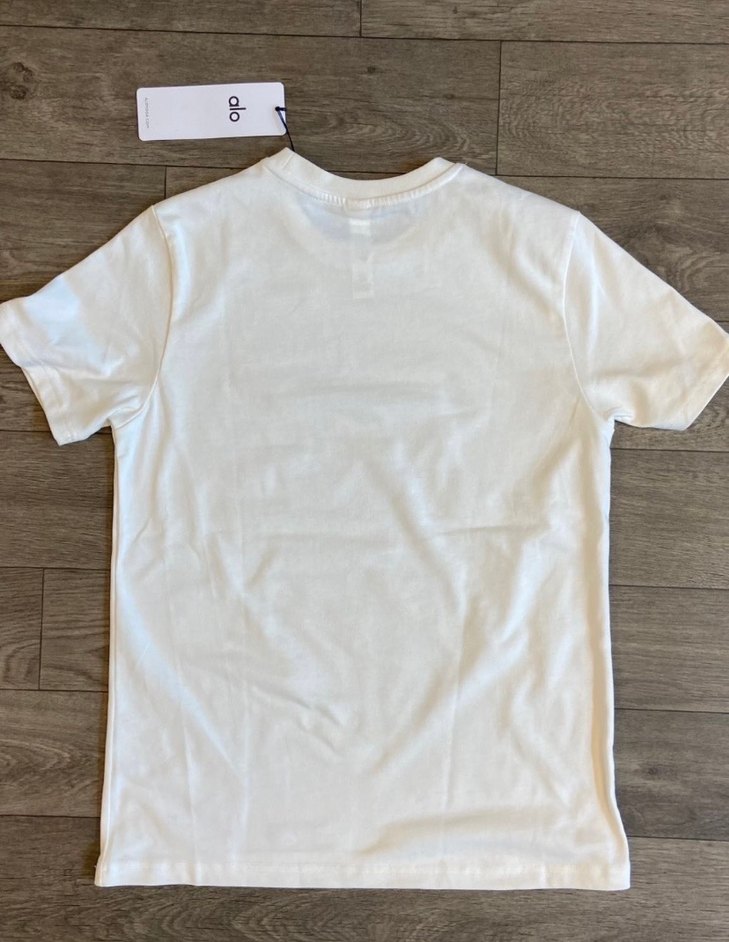 Alo yoga Kadın Siyah beyaz ekru   Kısa Kollu Tişört - Görsel 4