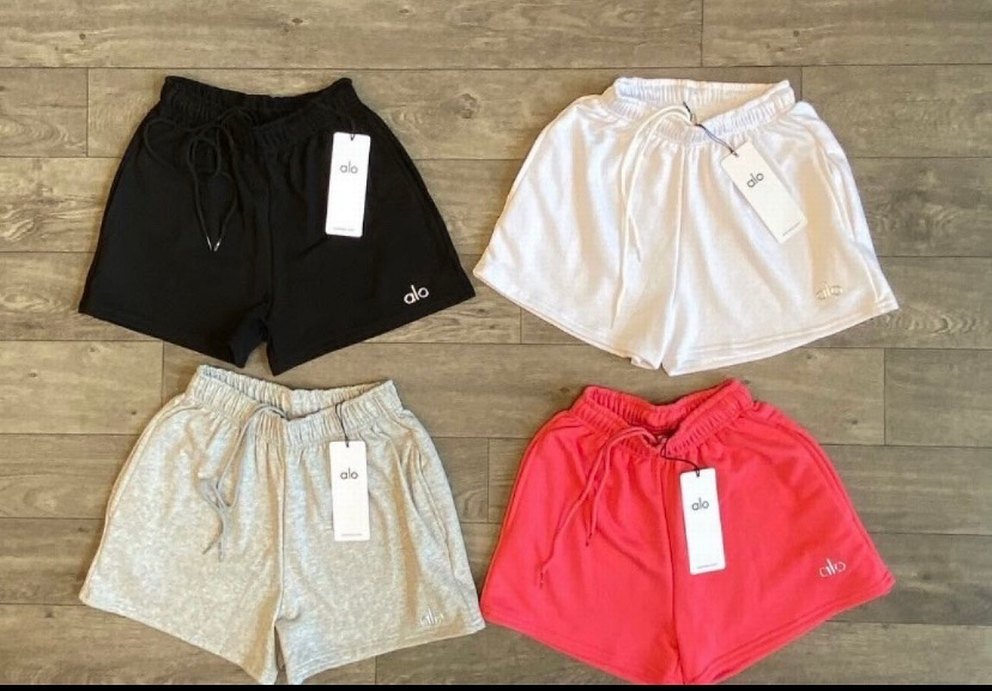 Alo Siyah Baskılı Mini Şort - Görsel 2