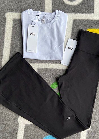 Alo  yoga Kadın Beyaz Kısa Kollu  Tişört - Görsel 2