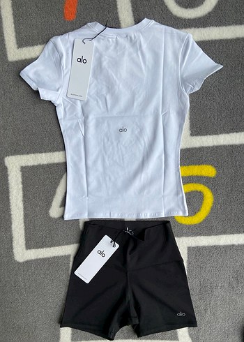 Alo  yoga Kadın Beyaz Kısa Kollu  Tişört - Görsel 4