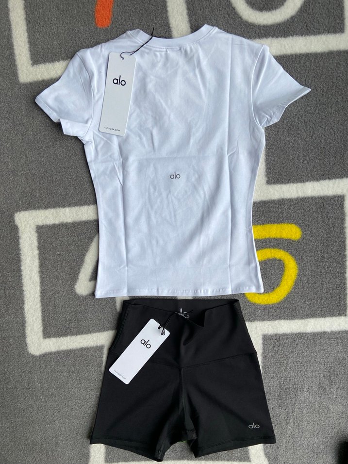 Alo  yoga Kadın Beyaz Kısa Kollu  Tişört - Görsel 4