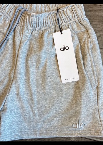 Alo yoga Gri Kadın Mini Şort - Rahat Kesim - Görsel 2