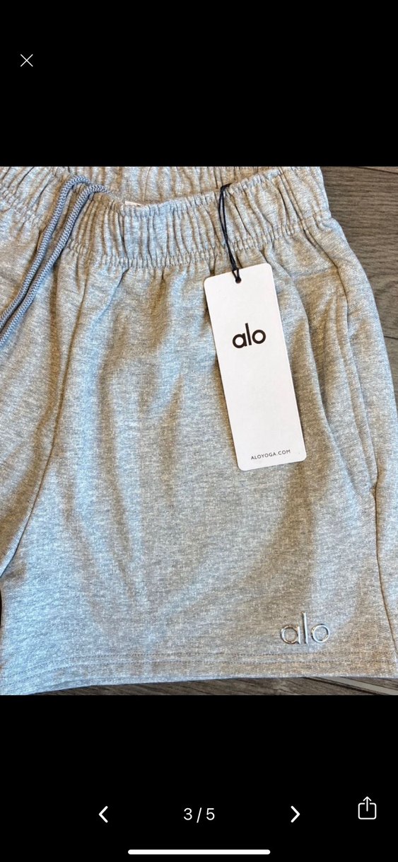 Alo yoga Gri Kadın Mini Şort - Rahat Kesim - Görsel 2