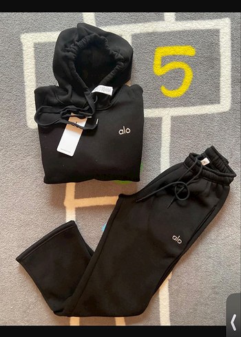 Alo yoga  siyah kapsonlu takım - Görsel 6