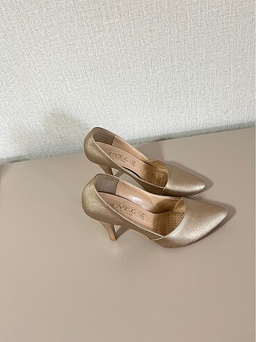 Gold topuklu ayakkabı - Görsel 3