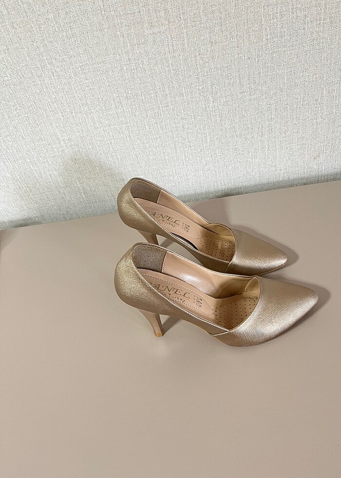 Gold topuklu ayakkabı - Görsel 3