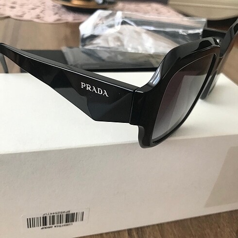 Beden siyah Renk Orijinal Prada Gözlük