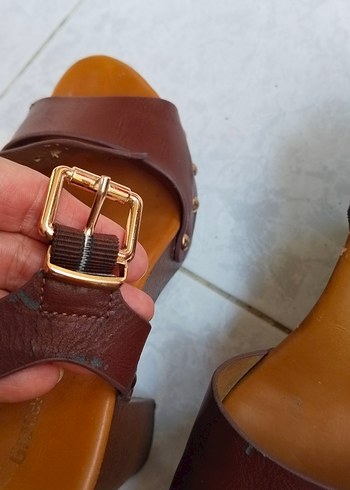 37 Beden Suni deri Toka Detaylı Kahverengi Dolgu Topuklu Kadın Sandalet