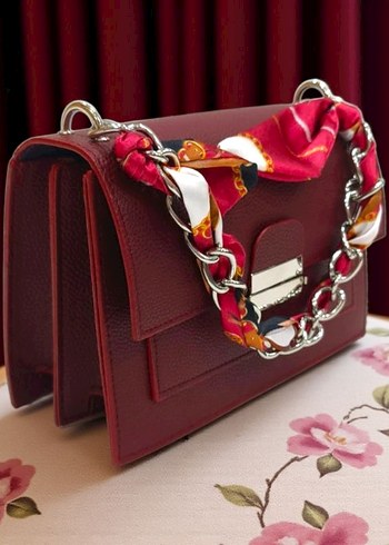 Bordo Zincir Detaylı Kadın Deri Çanta