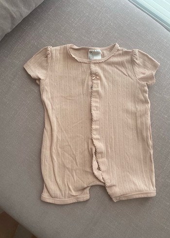 Düğmeli Bej Kız Bebek Tulum