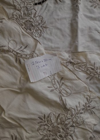  Beden Nakışlı Bohem Gri Detaylı Beyaz Masa Örtüsü
