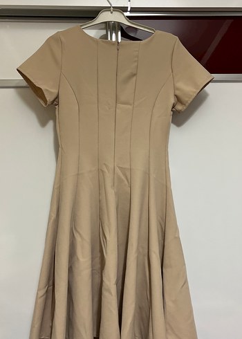 Bej Kısa Kollu Piliseli Midi Elbise - Görsel 2