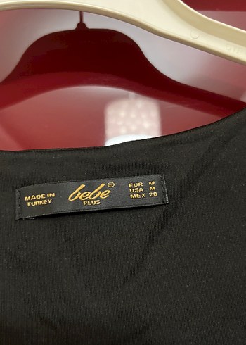 Siyah V Yakalı Kadın Atlet - Görsel 2