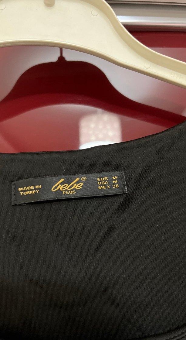 Siyah V Yakalı Kadın Atlet - Görsel 2