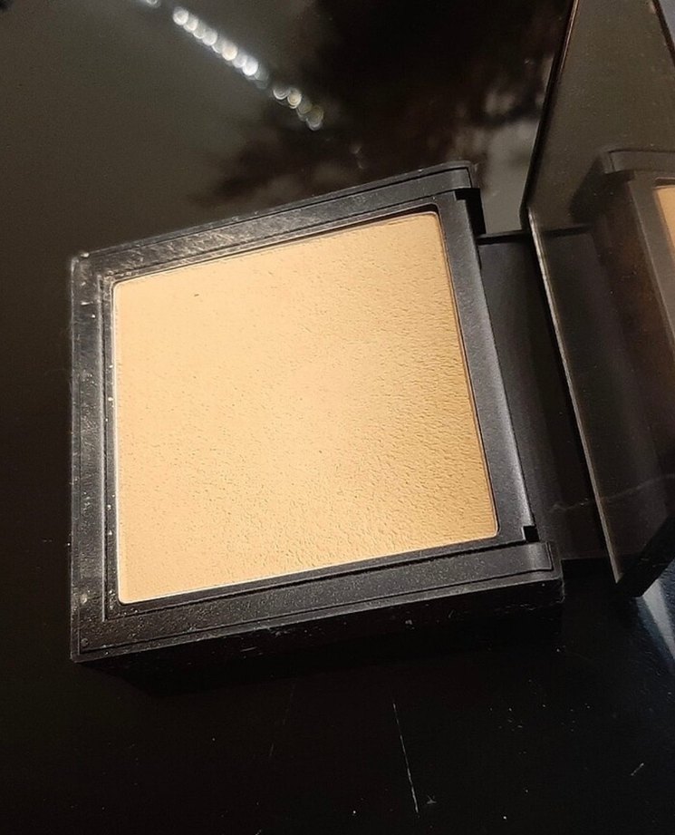 NARS All Day Luminous Pudra Fondöten Light Gold - Görsel 2