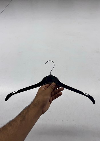 Siyah Plastik Askı