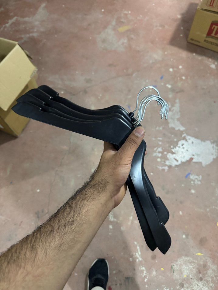 Siyah Plastik Askı - Görsel 3