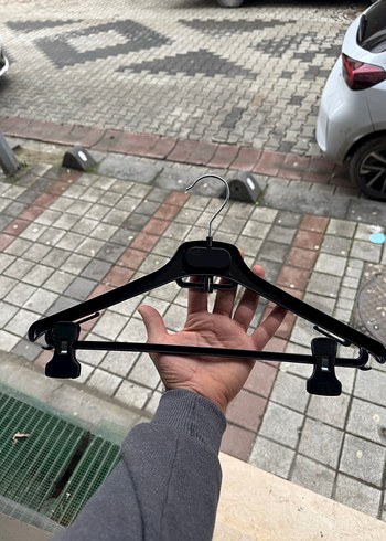 Siyah Plastik Mandallı Askı - Görsel 2