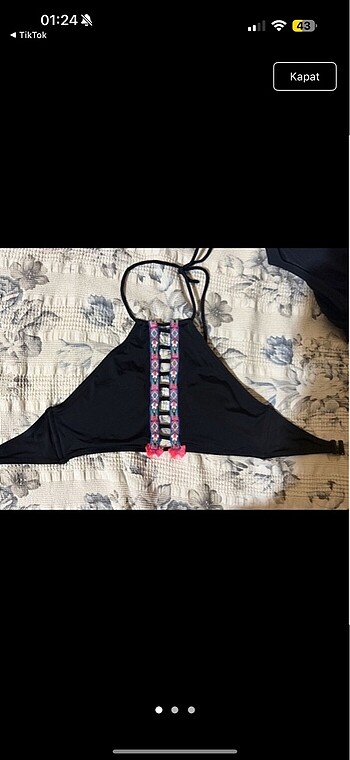 Siyah bikini üstü