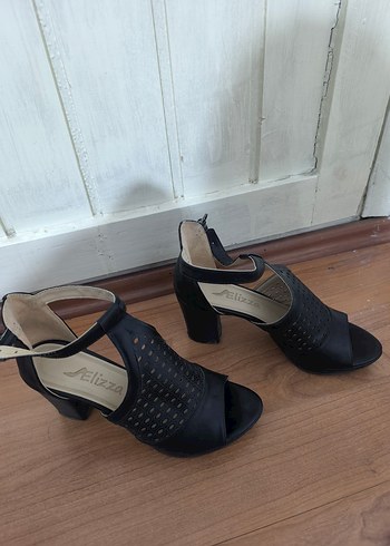 Siyah Tokalı Blok Topuklu Kadın Sandalet - Görsel 2