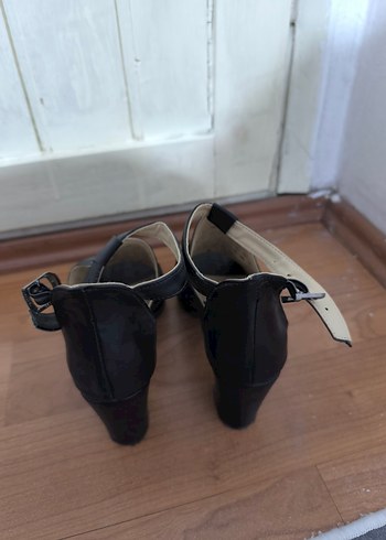 Siyah Tokalı Blok Topuklu Kadın Sandalet - Görsel 3