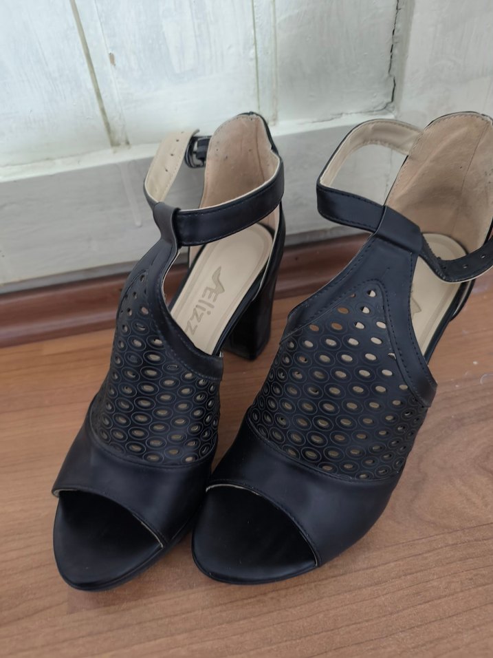 Siyah Tokalı Blok Topuklu Kadın Sandalet - Görsel 4