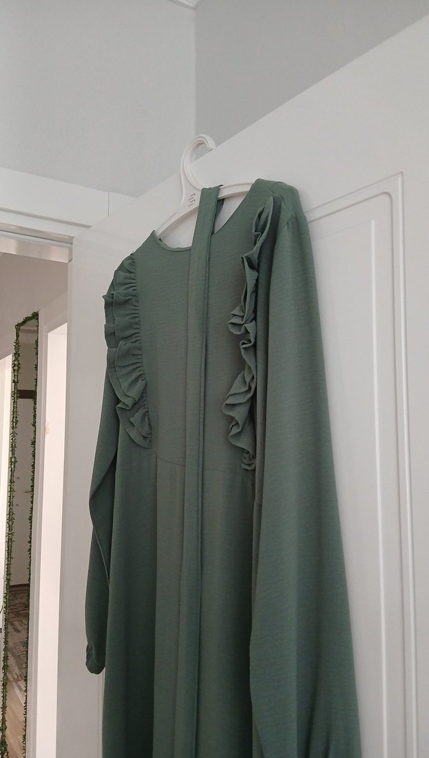 Volan Detaylı Uzun Kollu Haki Elbise - Görsel 4