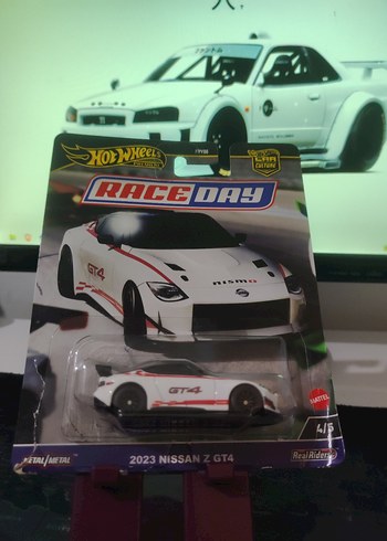 Hot Wheels 2023 Nissan Z GT4 Oyuncak Araba alttan acik
