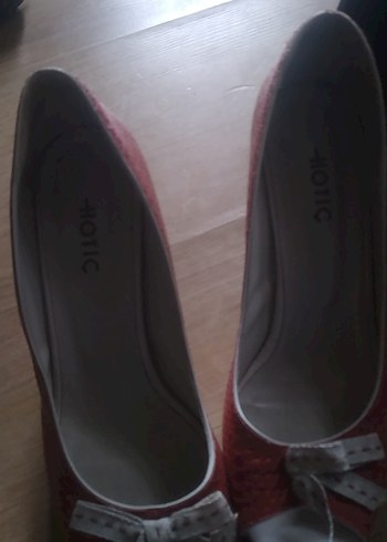 Kırmızı Tokalı Kadın Dolgu Topuk Ayakkabı 3 u tek fiyat - Görsel 2