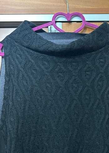 Siyah Yüksek Yakalı Örgü Kolsuz Kadın Kazak - Görsel 3