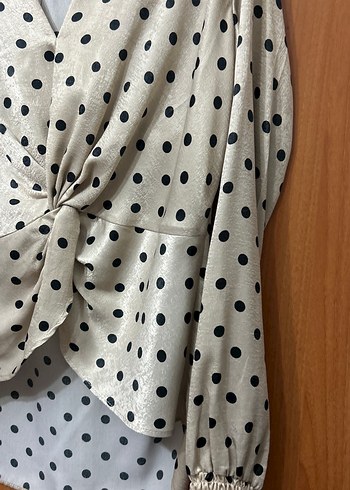 Gri Puantiyeli V Yaka Kadın Bluz - Görsel 3