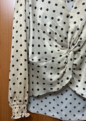 Gri Puantiyeli V Yaka Kadın Bluz - Görsel 2