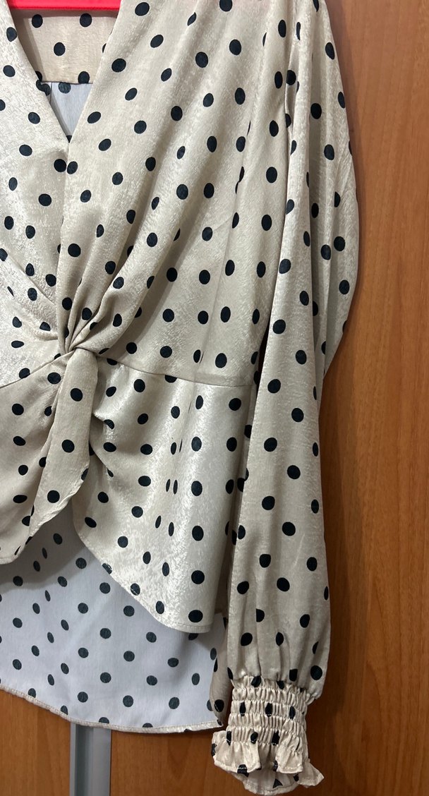 Gri Puantiyeli V Yaka Kadın Bluz - Görsel 3