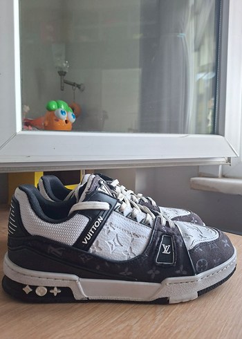 Louis Vuitton Monogramli Siyah Beyaz Sneaker