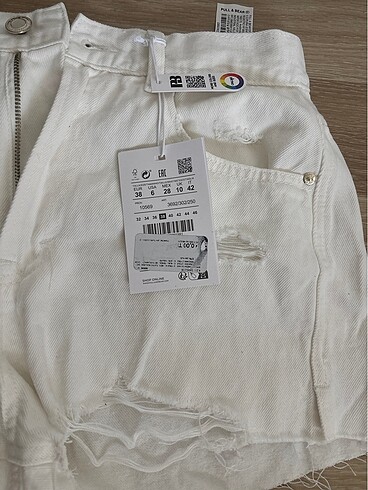 38 Beden Beyaz pullandbear şort