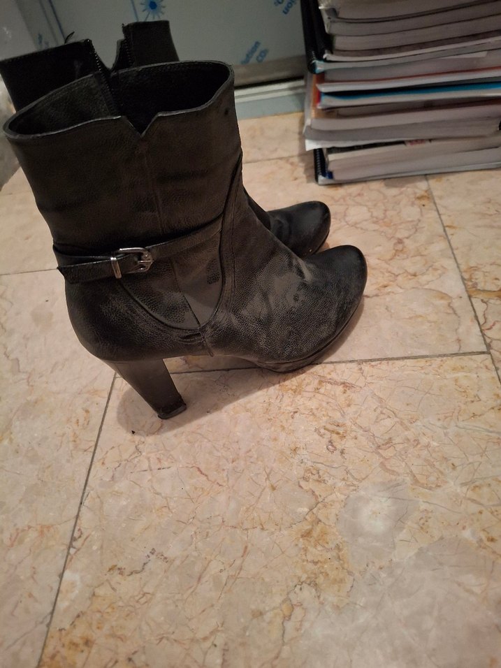 Tokalı Siyah Rugan Stiletto Topuklu Bot - Görsel 2