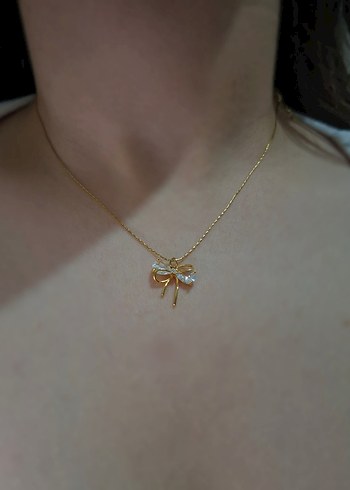 Altın Renk Fiyonk Detaylı Midi Kolye