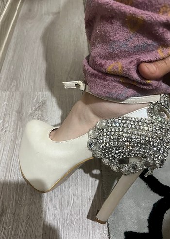 Beyaz Yüksek Topuklu Pullu Abiye Ayakkabı - Görsel 3