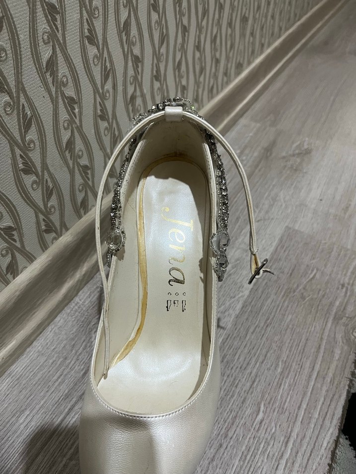 Beyaz Yüksek Topuklu Pullu Abiye Ayakkabı - Görsel 4