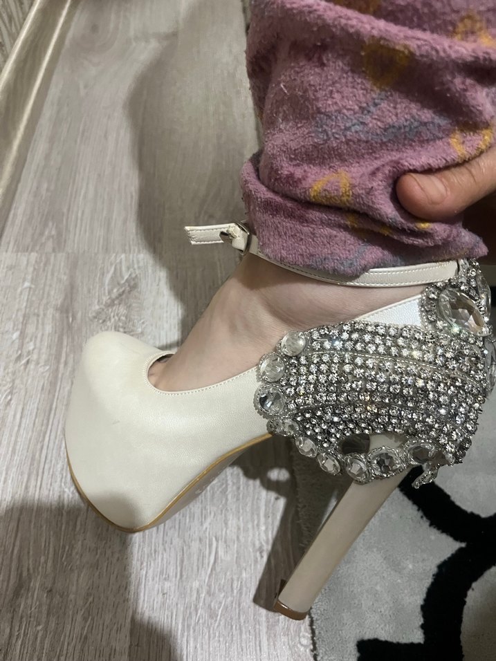 Beyaz Yüksek Topuklu Pullu Abiye Ayakkabı - Görsel 3