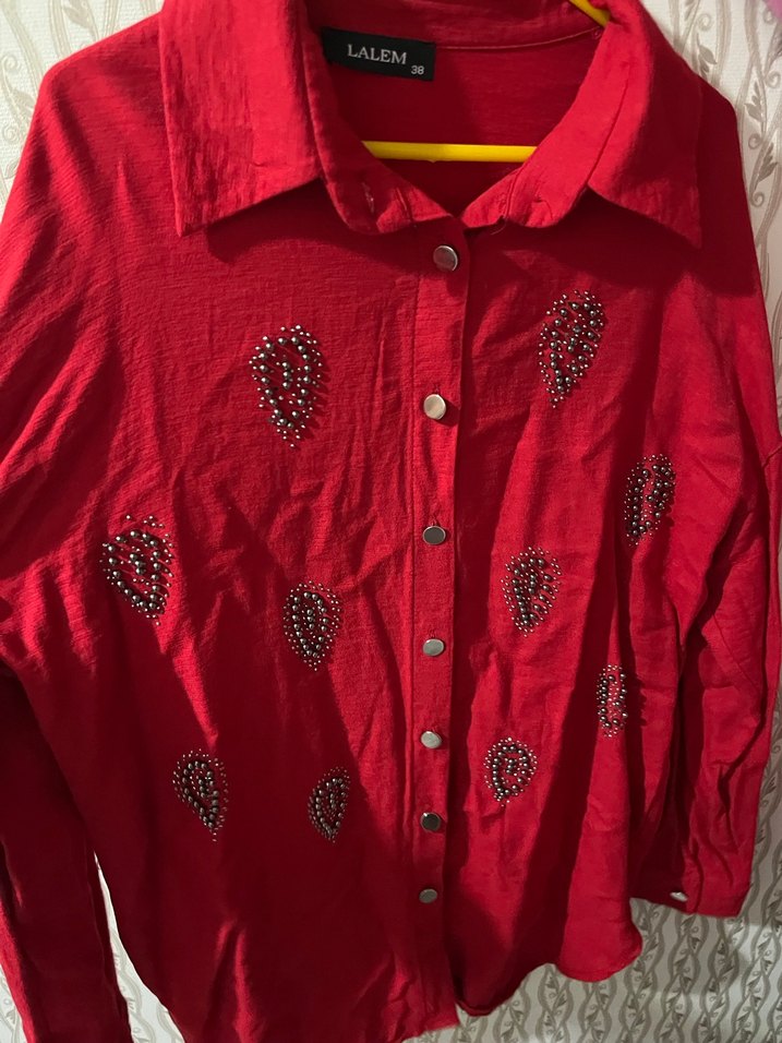Kırmızı Nakışlı Uzun Kollu Gömlek - Görsel 4
